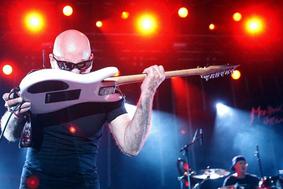 V Ljubljani koncert kitarskega virtuoza Joeja Satrianija