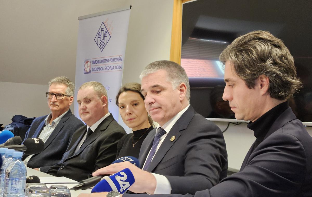 CSS | Zakon o zaposlitveni rehabilitaciji in zaposlovanju invalidov v 58. členu med drugim predvideva, da lahko minister, pristojen za invalidsko varstvo, v 30 dneh od prejema obvestila podjetja zahteva razveljavitev sprejete odločitve, ki bi lahko škodljivo vplivala na ohranjanje delovnih mest za invalide. Minister Mesec je tako pred dnevi napovedal izpodbijanje likvidacije in je zdaj po tem ukrepu tudi posegel. | Foto STA