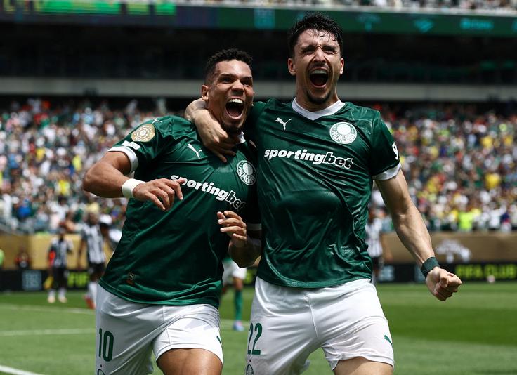 Veselje Palmeirasa, ko je za zmago z 1:0 v stoti minuti zadel Paulinho. | Foto: Reuters