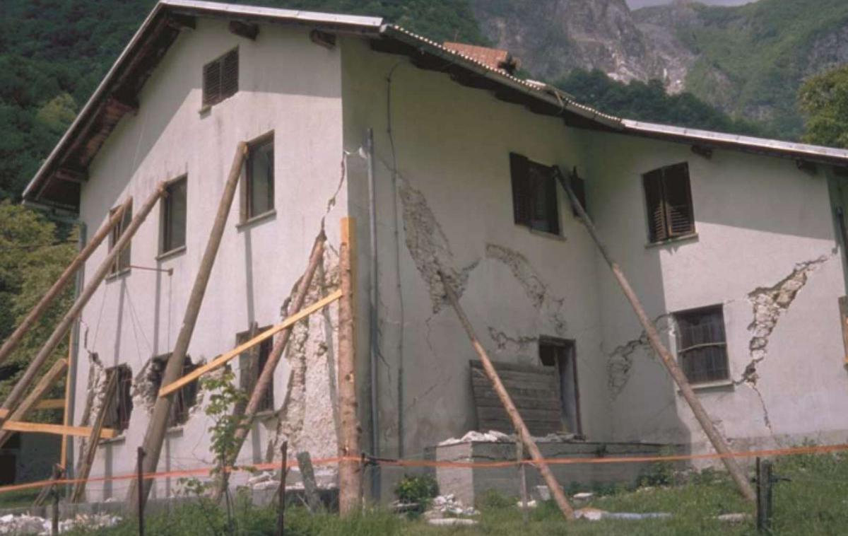Posočje | V velikonočnem potresu je bilo poškodovanih več kot štiri tisoč objektov, ni pa bilo smrtnih žrtev. | Foto STA