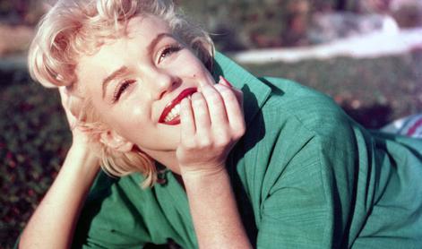 Kopalni plašč Marilyn Monroe prodali za skoraj 29 tisoč dolarjev
