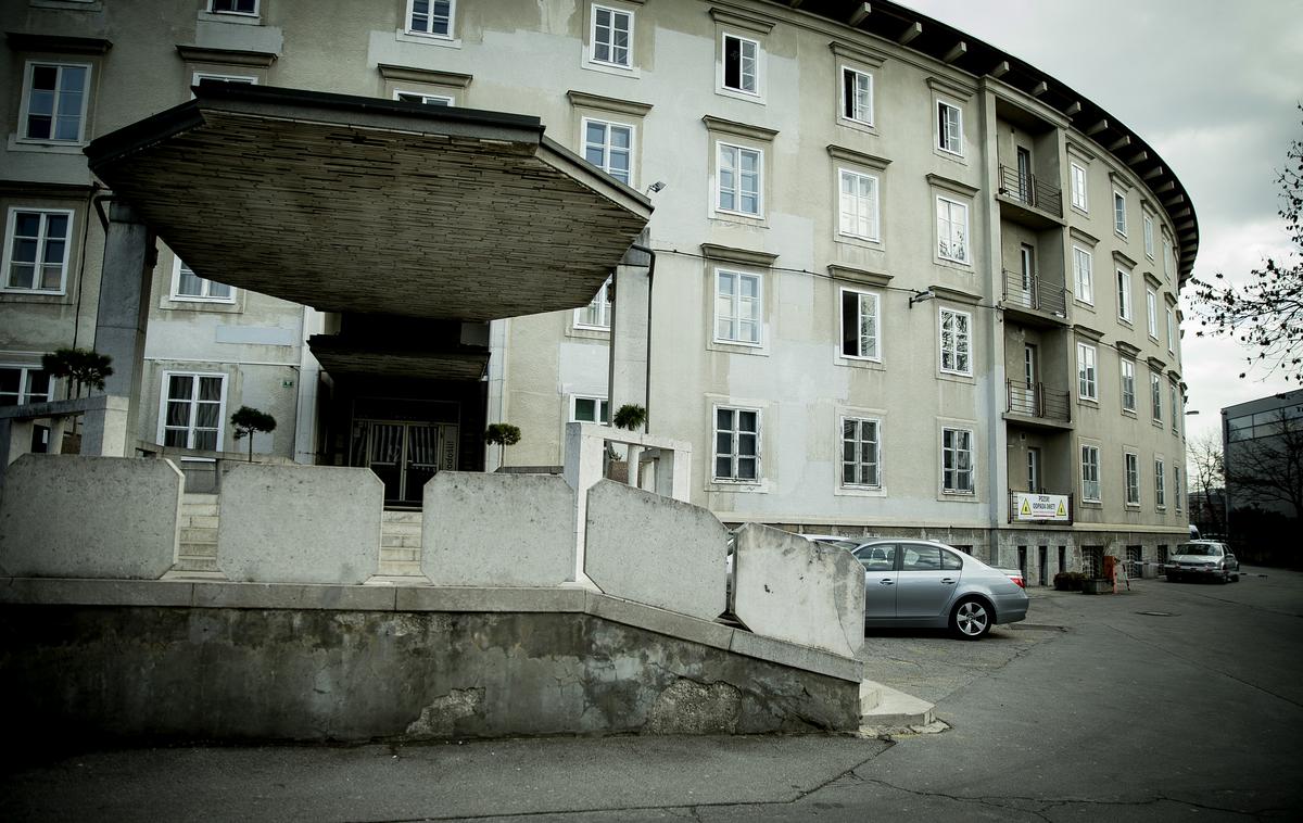Baragovo semenišče | Foto Polkrožno štirinadstropno stavbo za Bežigradom je Plečnik za semenišče zasnoval v krožni kompoziciji, vendar je to uresničitev prekinila druga svetovna vojna.