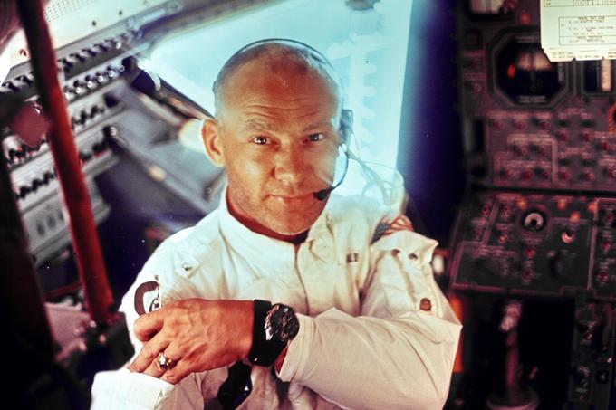 Buzz Aldrin morda ni postal prvi človek, ki je hodil po Luni, je bil pa prvi, ki je tam uriniral. V svoj skafander, seveda.  | Foto: Reuters