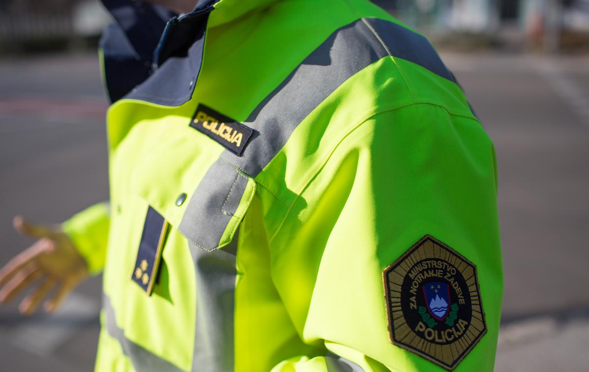 slovenska policija | Policisti poleg ozaveščanja opravljajo tudi redne kontrole ob šolskih poteh, da bi bili otroci čim bolj varni, tako z vidika kriminalitete, javnega reda kot prometne varnosti. | Foto Siol.net