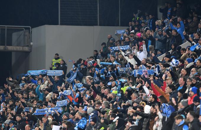 Navijači Napolija že čutijo, da bo to šampionska sezona. | Foto: Reuters