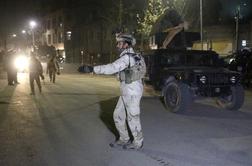 Središče Kabula pretresla velika bombna eksplozija