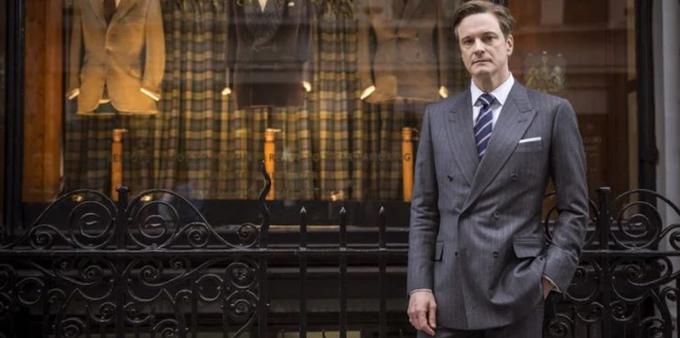 Colin Firth pred slavno trgovino z oblačili, v kateri so se v filmu sestajali vohuni. | Foto: IMDb