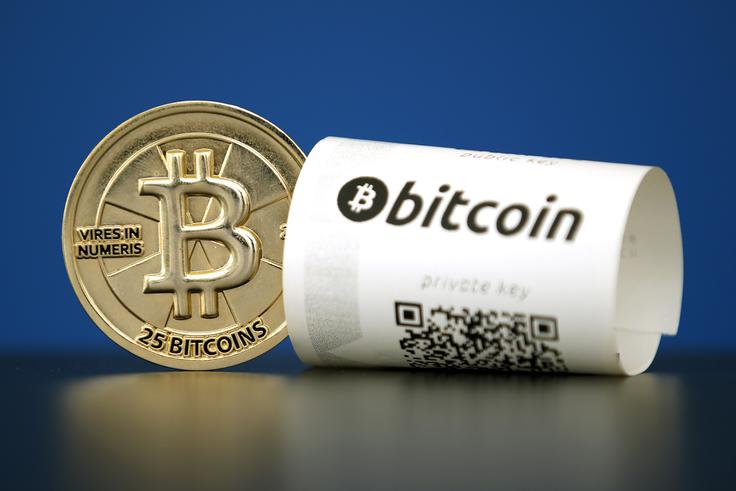 Googlova napoved o popolni prepovedi oglaševanja kriptovalut je na trgih izzvala padec vrednosti najpomembnejših virtualnih valut, največji pri bitcoinu. | Foto: Reuters