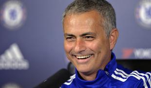 Mourinho se le smehlja jokavemu Wengerju (video)