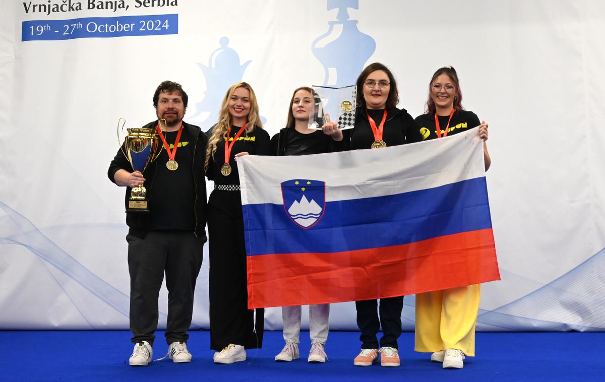 Tajfun-ŠK Ljubljana laura Unuk | Šahistke Tajfun-ŠK Ljubljana so po sedmih krogih evropskega klubskega pokala v Vrnjački Banji v Srbiji osvojile zlato medaljo. | Foto Tajfun-ŠK Ljubljana/Facebook