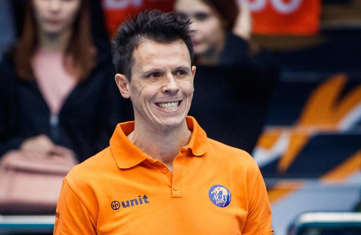 Trener Matija Pleško je menjal in menjal, a izrazito razpoloženega igralca ni našel. Prvi poraz sezone je prišel, prej, kot bi si kdo mislil. | Foto: CEV