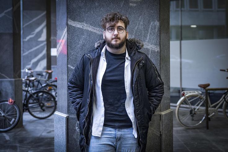 O občutku krivde, ki ga nosijo otroci alkoholikov: "Velik del otroštva sem preživel s tem in misliš si, da bi verjetno lahko več naredil glede pomoči staršem. Ko si starejši, če imaš dovolj dober podporni sistem, ugotoviš, da nisi ti kriv za to, kar se je dogajalo pred desetletji." | Foto: Ana Kovač