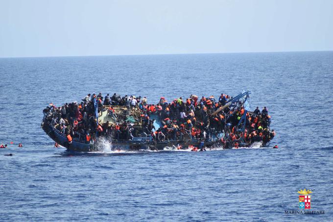 Še zdaj praktično vsak dan na italijansko južno obalo prihajajo begunci. | Foto: Reuters