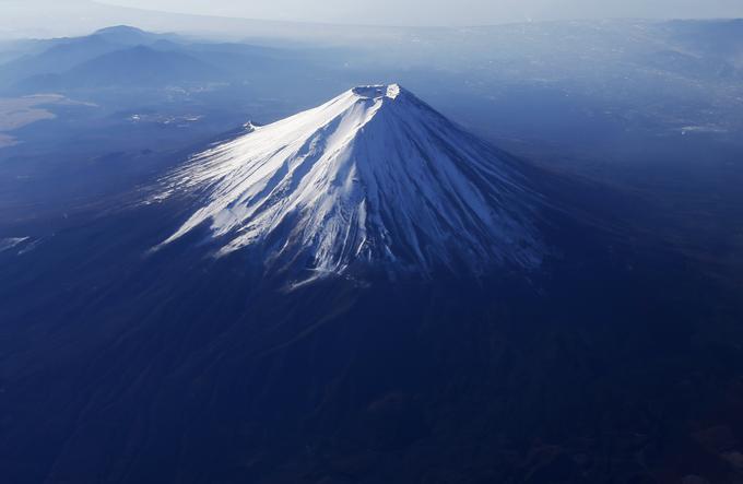 Pogled na najvišji japonski vrh, goro Fudži (3776 metrov) | Foto: Reuters