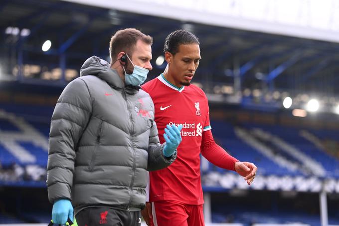 Virgil van Dijk bo zaradi hujše poškodbe kolena odstoten od sedem do osem mesecev | Foto: Reuters