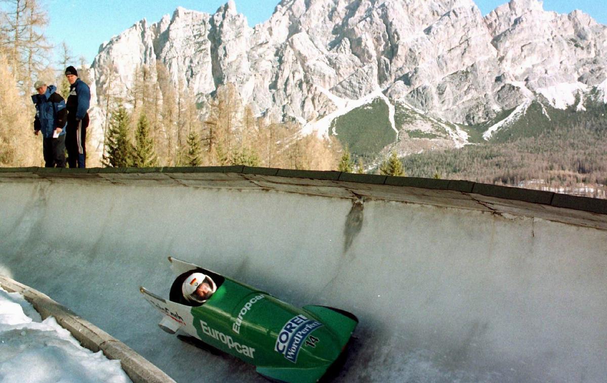 bob steza Cortina d'Ampezzo 1999 | Bodo organizatorji zimskih olimpijskih iger leta 2026 pravočasno obnovili bob stezo v Cortini d'Ampezzo? | Foto Guliverimage