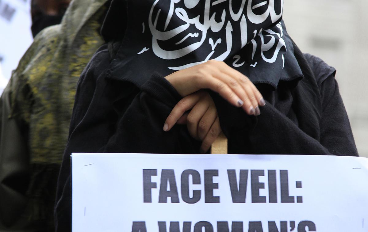 Francija burka nikab musliman | Najstnica naj bi utrpela hude poškodbe med napadom pripadnikov iranske moralne policije, ker naj ne bi nosila hidžaba. | Foto Reuters