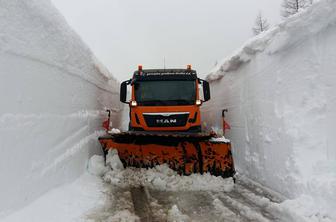 Osupljive razmere na cesti čez Vršič #foto