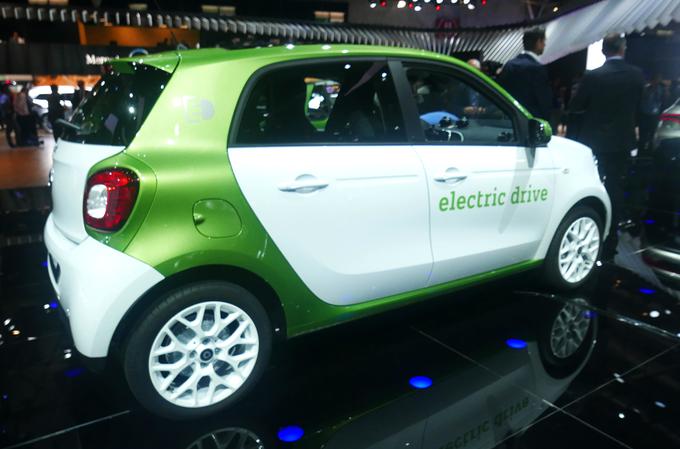 Smart bo v ZDA že letos začel prodajati električno različico smarta forfour, ki prihodnje leto prihaja tudi v Evropo. Avtomobil bodo izdelovali v Revozu. Elektromotor bodo sicer prejemali iz Francije, litij-ionske baterije pa iz Nemčije.  | Foto: Gregor Pavšič