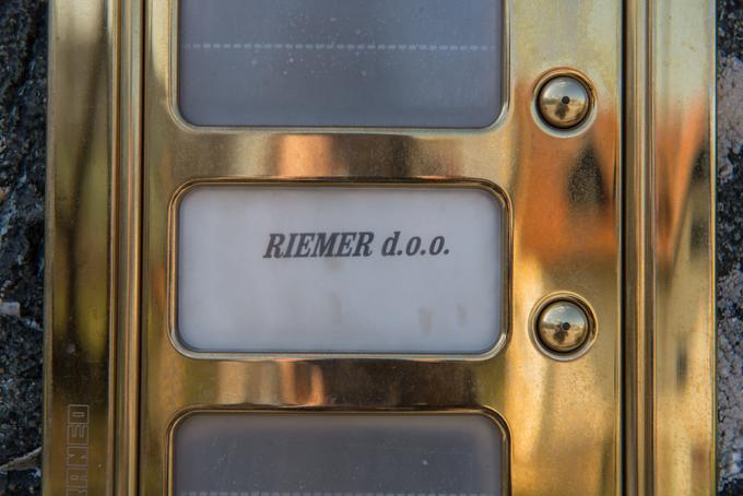 Franc Riemer danes v Sloveniji posluje prek podjetja Riemer, ki praktično nima prometa. | Foto: Bor Slana