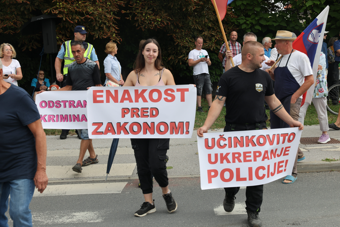 "Zahtevamo varno državo za vse"