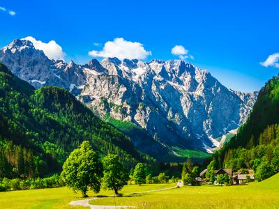 Alpska dolina, ki k oddihu vabi vse leto