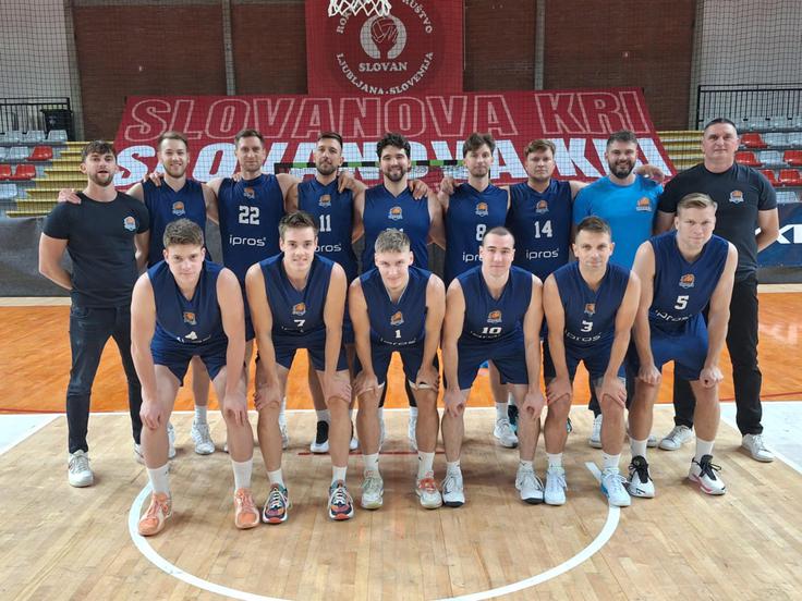 Radović je trenutno trener Vrhnike, sin Luka pa opravlja vlogo pomočnika. | Foto: KK Vrhnika