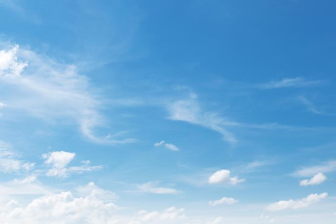 vreme, oblaki, zjasnitev, poletje | Danes bo večinoma sončno in jasno, nastajala bo kopasta oblačnost. | Foto Shutterstock