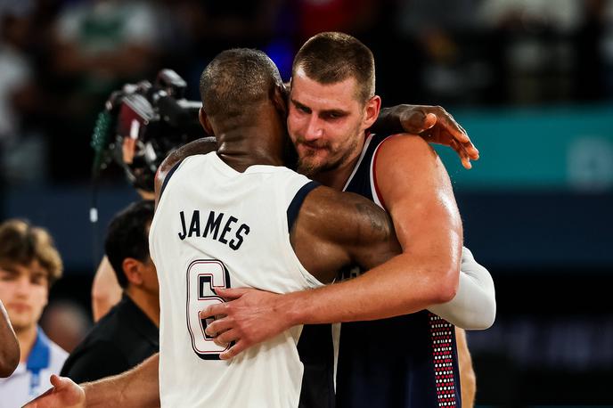 ZDA Srbija Košarka OI 2024 | LeBron James se bo v soboto z ZDA potegoval za zlato, Nikola Jokić, tudi za selektorja ZDA Steva Kerra najboljši košarkar na svetu, pa za "le bron". | Foto Guliverimage