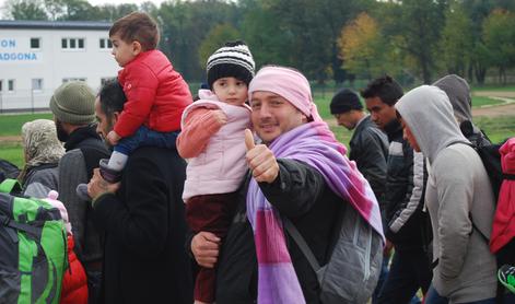 Na slovenskih mejnih prehodih so bile trume ljudi