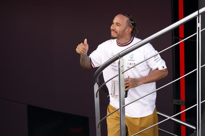 Barcelona Lewis Hamilton | Lewis Hamilton po petkovih treningih prvič to sezono z nasmeškom. | Foto Reuters