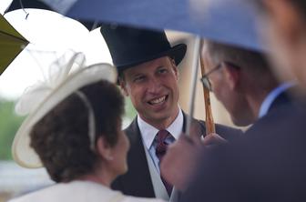Nasmejani princ William na zabavi brez Kate #video