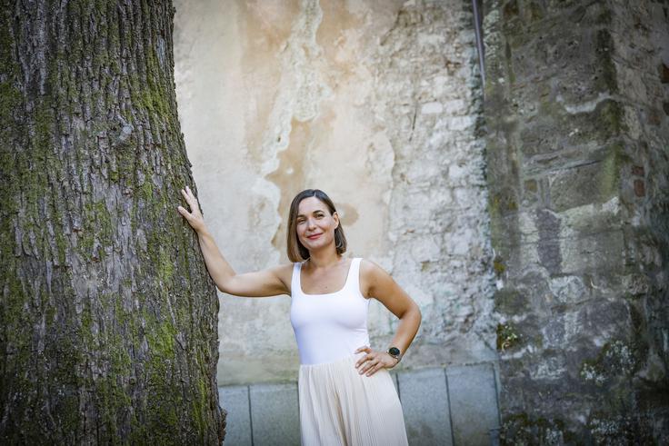 "Mislim, da sem večino tehničnega dela opravila že v preteklosti. Danes svojo pevsko kondicijo v veliki meri ohranjam tudi preko poučevanja jazz petja na Akademiji za glasbo v Ljubljani. Gre predvsem za miselni proces – da se vedno znova zavem, kaj moram narediti in kako moram to narediti." | Foto: Ana Kovač