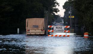 Orkan Florence zahteval 32 življenj in poplavil Severno Karolino