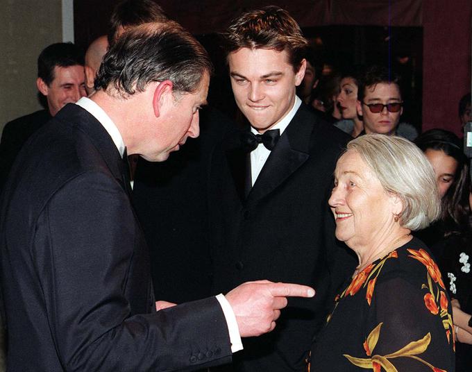 Leonardo DiCaprio z babico Helene leta 1998 na sprejemu pri britanskem princu Charlesu | Foto: Reuters