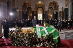 Na pogrebu patriarha Irineja v Srbiji več tisoč ljudi #foto