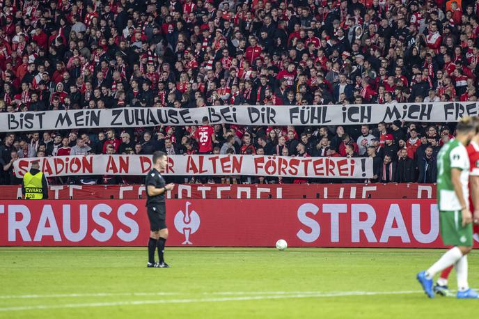 Union Berlin - Maccabi Haifa | Nekaj navijačev berlinskega Uniona je poskrbelo za incident. | Foto Guliverimage