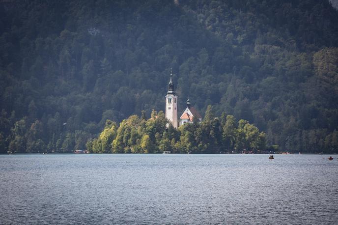 BSF Bled Strategic Forum 2024 | Domačini se zaradi oteženega dostopa in drugih težav zaradi množičnega turizma izseljujejo iz kraja. | Foto Bojan Puhek