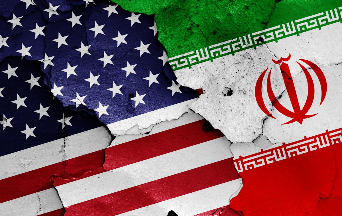 Iran, ZDA, Iranska zastava | Po navedbah Microsofta je oziroma bo v poskuse vplivanja na volilni proces v Združenih državah Amerike vključenih več akterjev, ki imajo zaledje v iranskih državnih strukturah oziroma od njih prejemajo navodila ali sredstva za delovanje.  | Foto Shutterstock