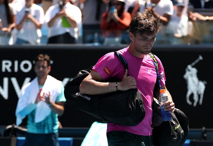 Raphael Collignon je zaradi poškodbe predal dvoboj Lorenzu Musetti pri zaostanku z 1:2 v nizih. | Foto: Reuters