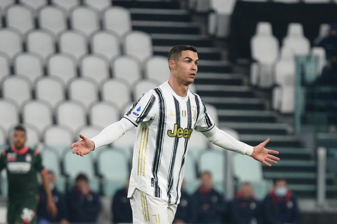 Cristiano Ronaldo | Portugalski nogometni zvezdnik Cristiano Ronaldo naj bi v Juventusu vztrajal še prihodnjo sezono, potem pa naj bi se vrnil v lizbonski Sporting, kjer je začel kariero. | Foto Guliverimage