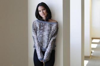 Olivia Munn z motnjo puljenja obrvi
