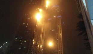 Po požaru v stolpnici v Dubaju, gorelo tudi v Abu Dabiju (video)