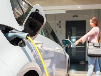Dizel je dražji. Komu se danes električni avto dejansko izplača?
