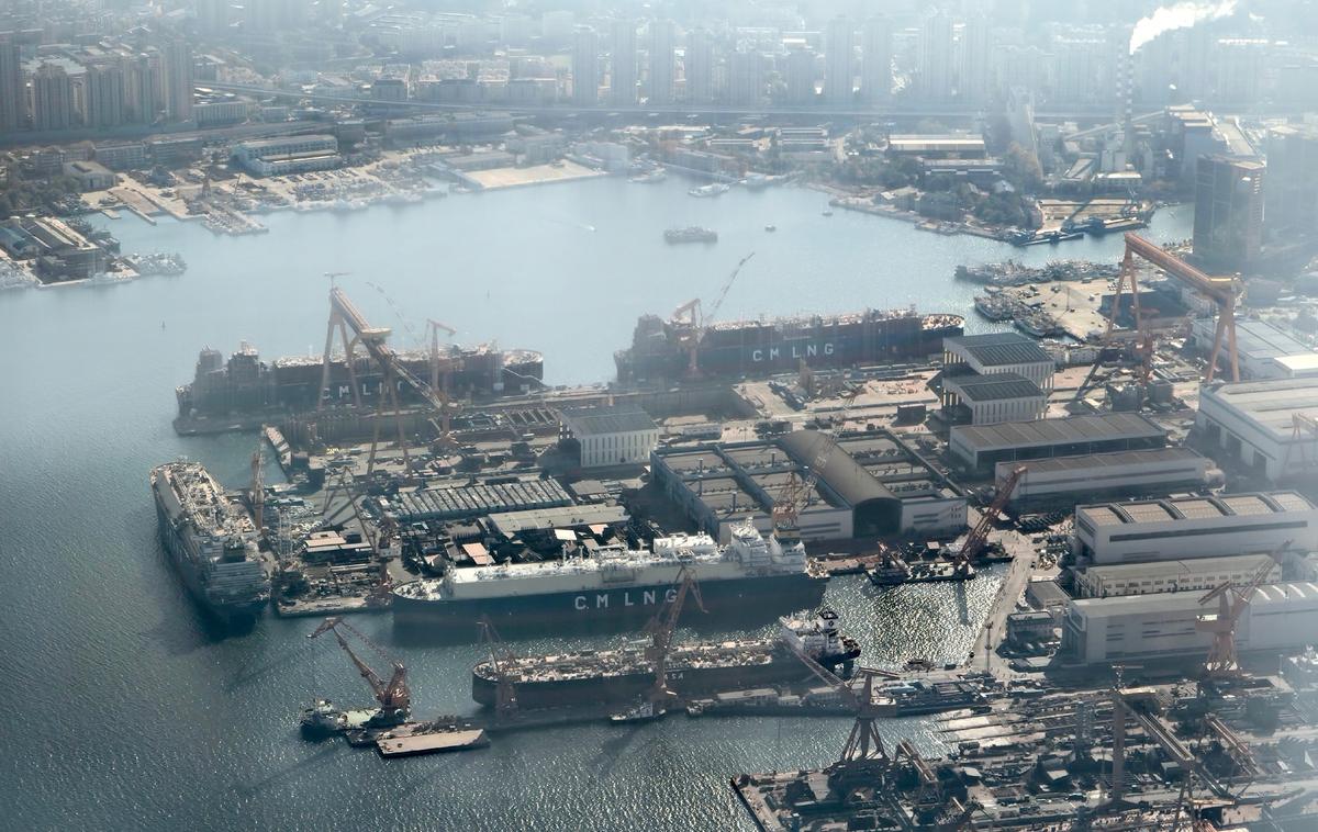 kitajska letalonosilka | Z novo letalonosilko na jedrski pogon bi se Kitajska pridružila ZDA in Franciji, edinima državama na svetu, ki jedrsko letalonosilko že imata. | Foto RupprechtDeino/X