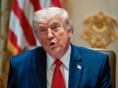 Trump uvedel dodatne 50-odstotne carine na določene kanadske izdelke