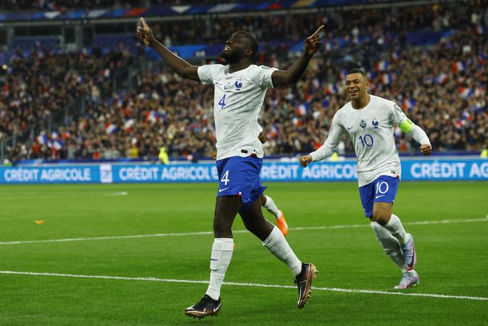 Francozi zmleli Nizozemce po četrt ure, hat-trick Lukakuja