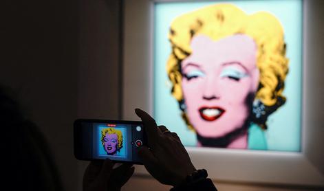 Za kultni portret Marilyn Monroe si na dražbi obetajo 180 milijonov evrov