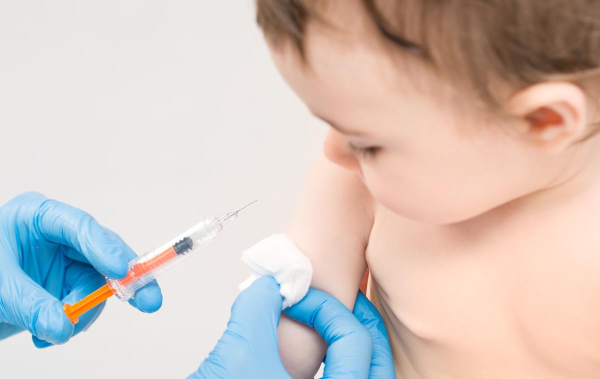 Cepljenje | Za cepljenje proti gripi se odloča zelo malo staršev.  | Foto Getty Images