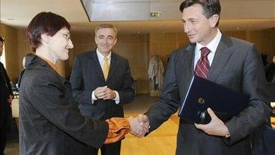 Umestitev sodnikov v plačne razrede znana v petek